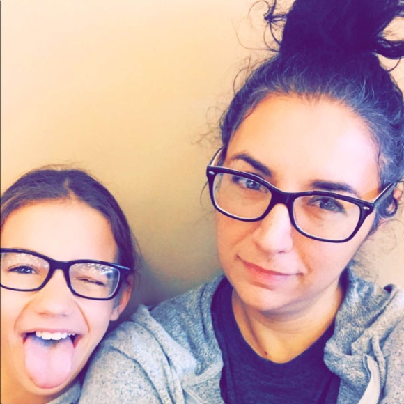 Meet your Posher, Krystal - Picture 1 of 2